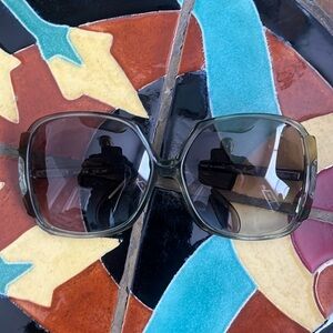 Vintage Silhouette Women’s Sunglasses. Green Frames. Excellent Condition.
